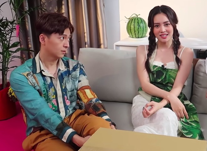 Cô còn cho biết căn penthouse của đàn anh trị giá lên đến 22 tỷ đồng.