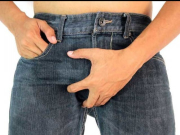 Thanh niên bỗng dưng bị sùi mào gà dù luôn chung thủy, thủ phạm là thói quen cầm “cậu nhỏ”