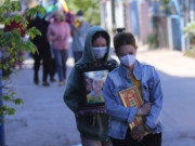 Tin tức - Mẹ bé gái 5 tuổi bị ném xuống sông đau đớn tột cùng, ôm chặt bài vị con