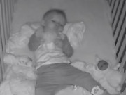 Tin tức - Con trai cứ 2h sáng lại tỉnh giấc và la hét, cặp vợ chồng hoảng sợ khi kiểm tra camera