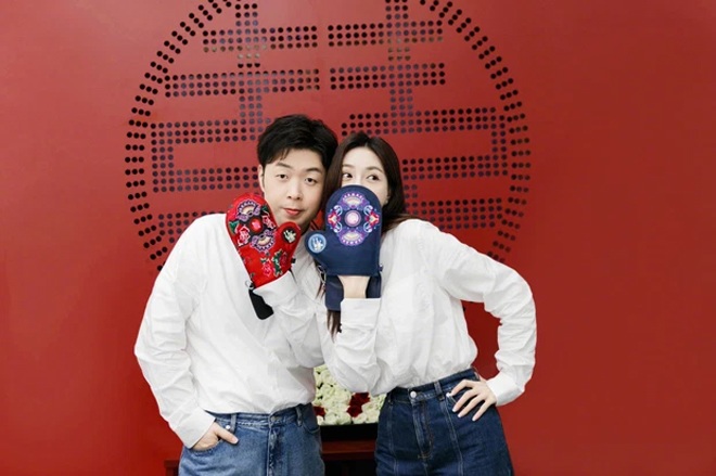 Các fan gửi lời chúc phúc cho hai người.