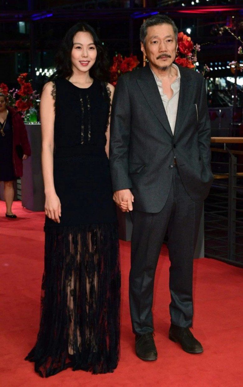 Nhiều người tò mò về cuộc sống hiện tại của cô và người tình đáng tuổi bố.