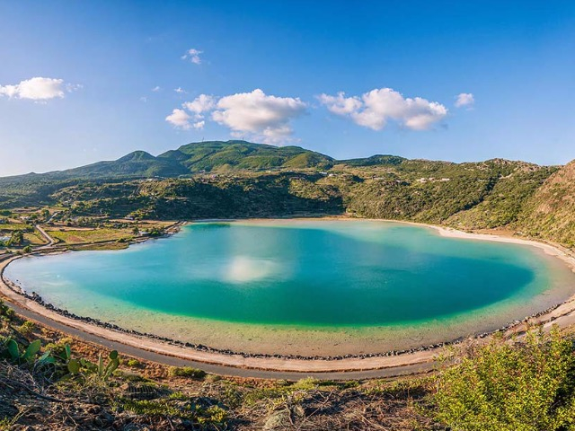 Hồ nước hoang sơ tuyệt đẹp gắn liền với truyền thuyết về nữ thần tình yêu Venus