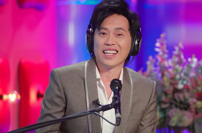 Trước đó, Hoài Linh gây bất ngờ khi xuất hiện trong một chương trình lên sóng tại Mỹ, ngoại hình trẻ hẳn ra, không giống như trong những khoảnh khắc em trai vừa đăng.