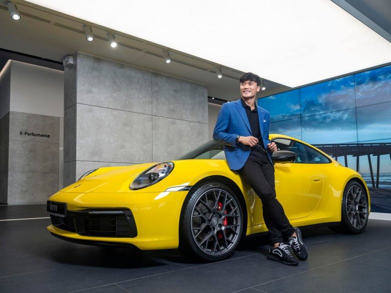 Hiện tại, bên cạnh sự nghiệp quần đùi áo số, Bùi Tiến Dũng còn kinh doanh thời trang.