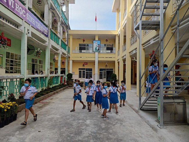 Học sinh tỉnh Bạc Liêu trở lại trường sau thời gian dài nghỉ học. Ảnh minh họa: HH