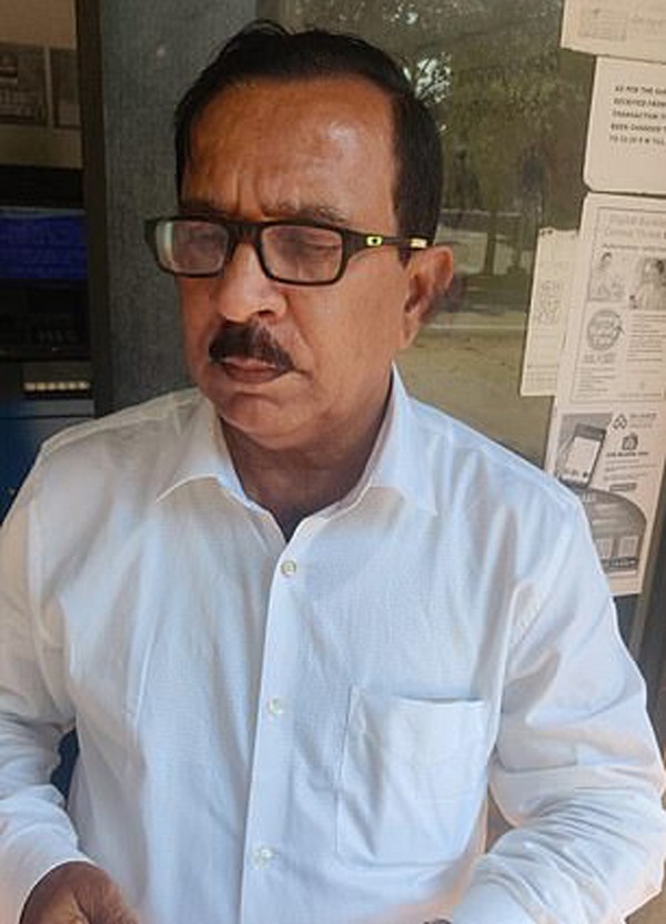 Kiểm tra điện thoại của chồng là bác sĩ, vợ phát hiện sự thật sốc hơn 30 năm qua - 1