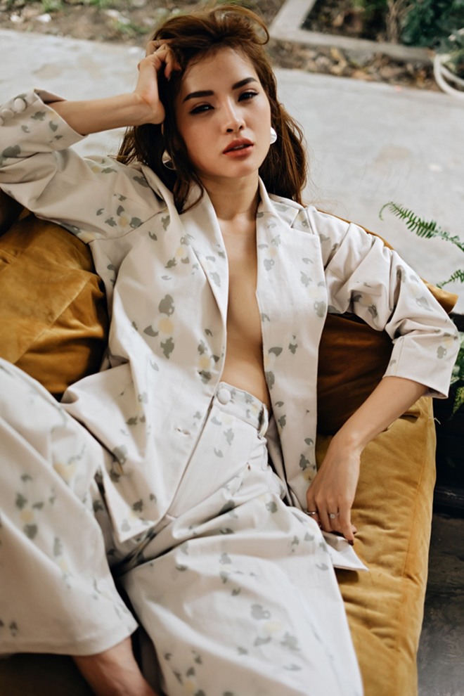 Dù nổi loạn nhưng cô nàng luôn cố gắng học giỏi.