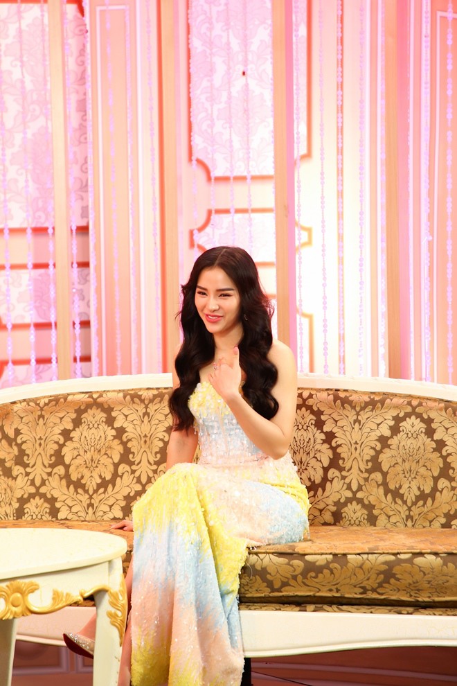 Phương Trinh Jolie kể về thời “nổi loạn”, tắm mưa té sứt cằm.