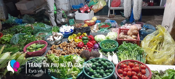 Dự kiến vài ngày tới mặt hàng rau xanh sẽ còn tăng giá mạnh nếu trời còn rét, kèm mưa như hiện nay.