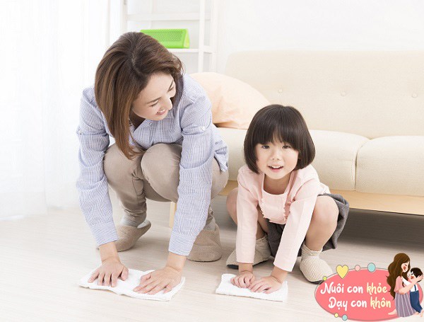 Khi cha giao cho con những việc nhỏ phù hợp với sức bé, con sẽ thấy mình có trách nhiệm hoàn thành và cảm nhận được xem trọng từ người lớn.