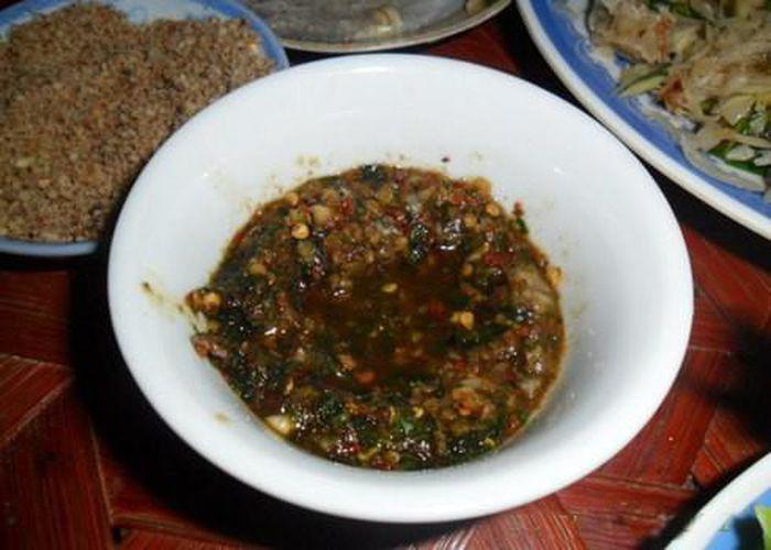 Nước chấm được tạo ra từ hạt dổi.