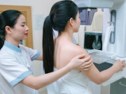Phát hiện “núi đôi” lạ khi tắm, cô gái độc thân Hà Nội không ngờ phải cắt một bên ngực