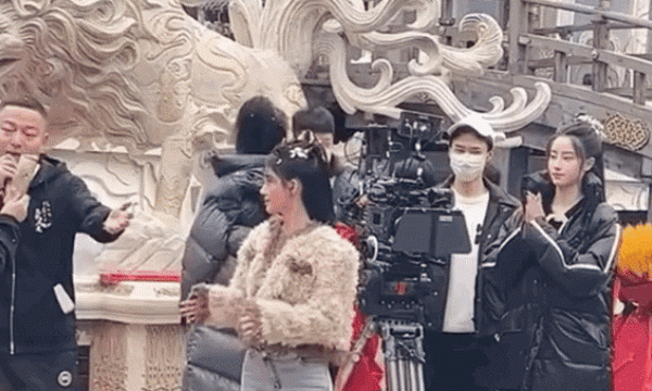 amp;#34;Mỹ nữ 4000 năm có 1amp;#34; bị bóc vóc dáng thật, chỉ cao 1m4, bị nữ phụ amp;#34;đè bẹpamp;#34; - 2