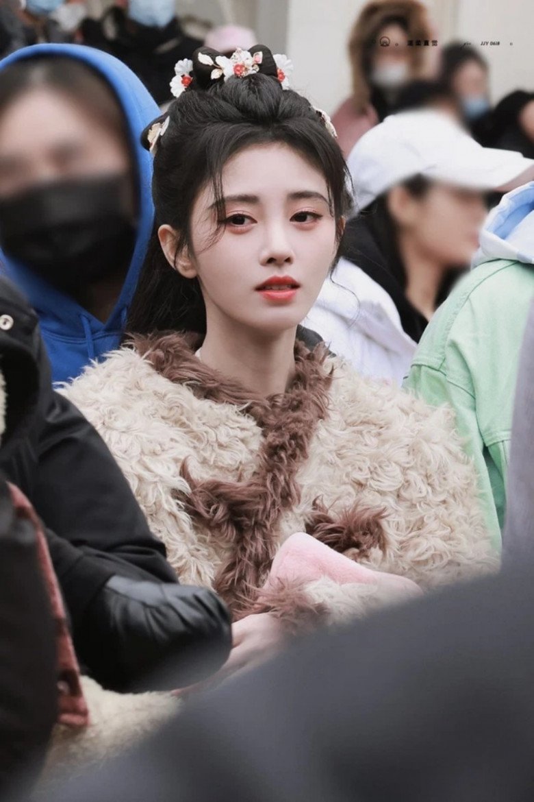 Dù có nhan sắc ấn tượng nhưng Cúc Tịnh Y vẫn bị fan nguyên tác không hài lòng vì chiều cao.