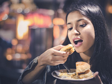 8 thực phẩm nên ăn càng ít càng tốt kẻo tới lúc muốn sinh con lại "lực bất tòng tâm"