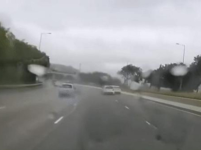 Clip Eva - Ô tô mất lái suýt gây tai nạn liên hoàn