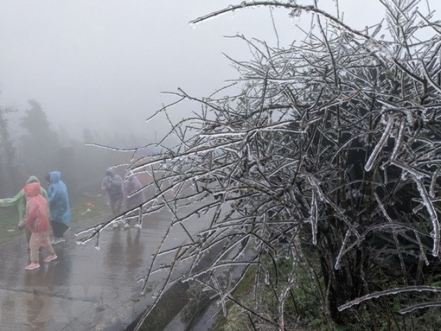 Chưa hết rét hại, miền Bắc lại tiếp tục đón thêm không khí lạnh tăng cường, rét buốt bao phủ