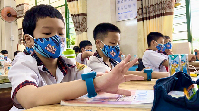 Phụ huynh cần chuẩn bị cho con cả về tâm lý lẫn ý thức chủ động tự bảo vệ bản thân khi con đi học trở lại