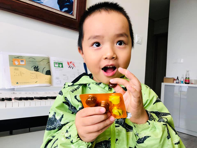 Viên ngậm Bảo Thanh ngọt như kẹo, vị thảo dược dễ chịu giúp cắt cơn ho.