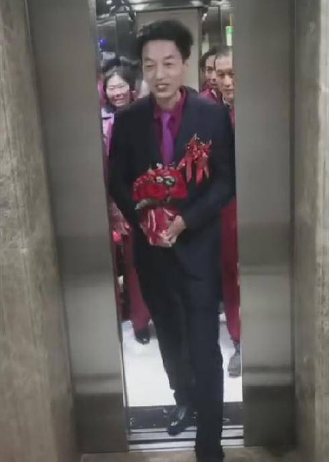 Dàn phù rể amp;#34;ông ngoạiamp;#34; vẫn bảnh bao gây sốt MXH, càng bất ngờ hơn khi biết tuổi chú rể - 1