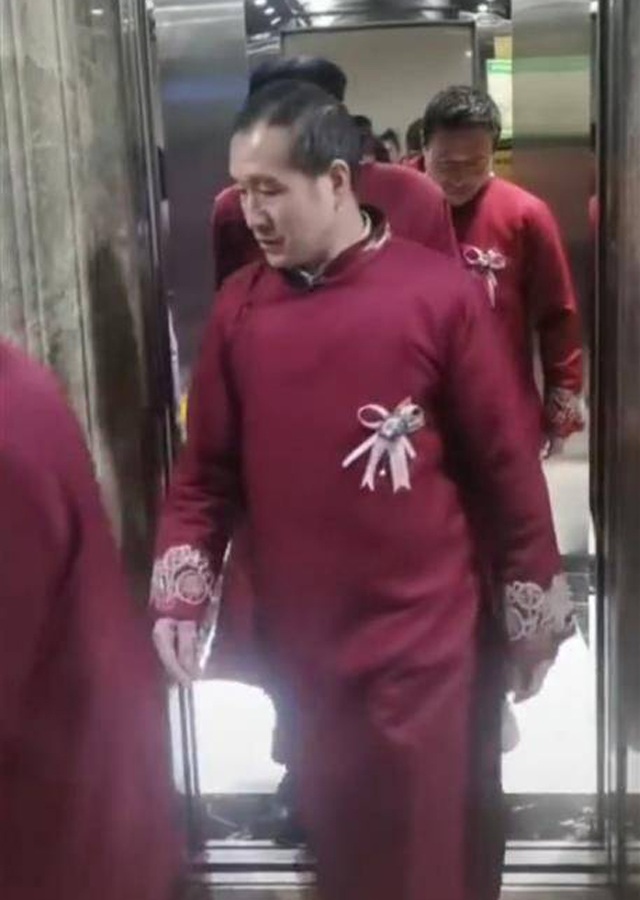 Dàn phù rể amp;#34;ông ngoạiamp;#34; vẫn bảnh bao gây sốt MXH, càng bất ngờ hơn khi biết tuổi chú rể - 2