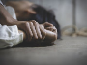 Tin tức - Chủ quán bánh đi xa về thấy mùi hôi tanh, 2 nhân viên biến mất, choáng nặng khi kiểm tra