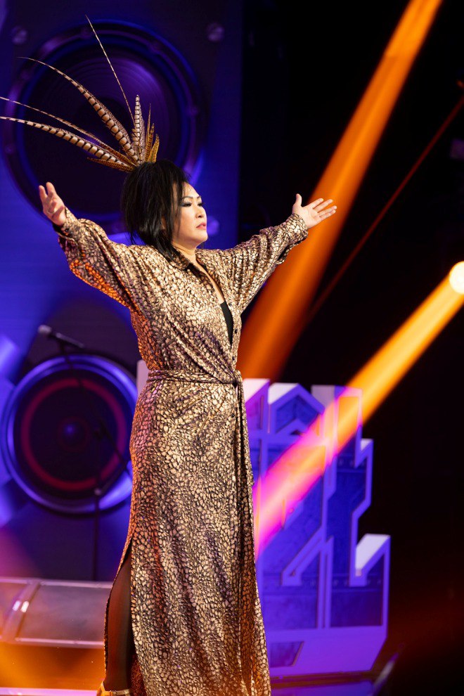 Về phía Phương Thanh, giọng ca Đêm lao xao gây ấn tượng với những bộ trang phục được đầu tư công phu.
