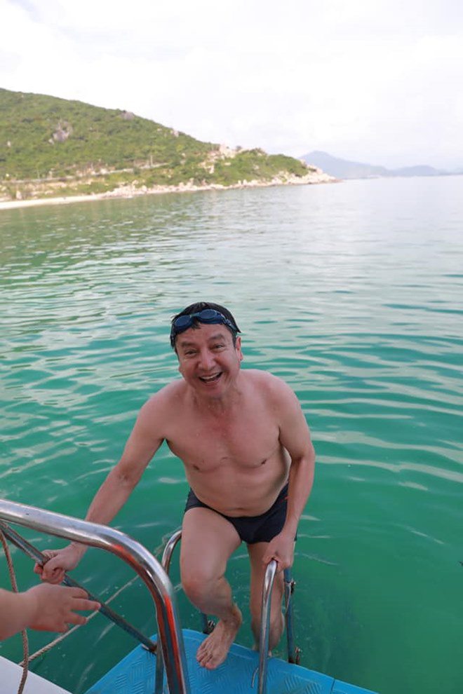 Anh còn khoe ảnh ngày hôm qua khiến bạn bè khoái chí.