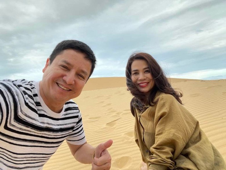 Nam nghệ sĩ vừa đi du lịch với bạn gái Ý Lan về.