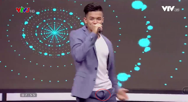 Trọng Hiếu cũng từng gặp phải vấn đề với... chiếc khóa quần.