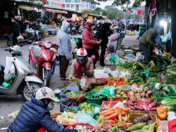                       Tiểu thương ồ ạt nhập hương liệu xông hỗ trợ điều trị Covid-19 về bán tại các chợ Hà Nội 