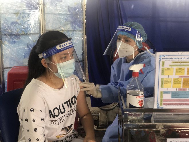 Người trên 18 tuổi chưa tiêm đủ vắc-xin ở Bạc Liêu không được ra đường. Ảnh: PHÚC NGUYÊN