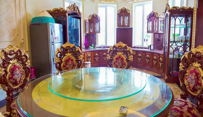 Căn bếp đầy đủ tiện nghi và sang trọng 