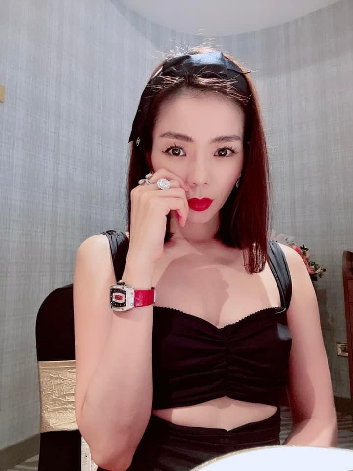 Đại gia kim cương đích thị là Lệ Quyên, khoe nhẫn kim cương to bằng con mắt - 6