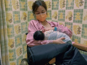 Bà bầu - Ca sĩ đẻ thường 2 tuần vẫn phải ngồi xe lăn, các mẹ tránh 2 sai lầm trong sinh nở