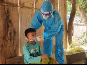 Tin tức - COVID-19 23/2: Test nhanh phát hiện gần 2.600 ca dương tính SARS-CoV-2, địa phương tiếp tục ra công điện khẩn