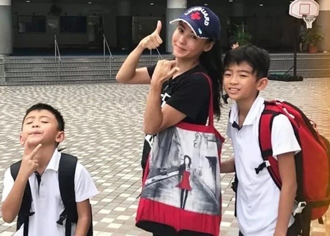 Trương Bá Chi dù ốm vẫn quan tâm đến các con.