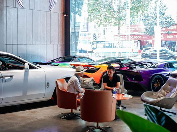 Dù chỉ nhìn thoáng qua có thể thấy ông trùm café Tây Nguyên gầy đi khá nhiều.