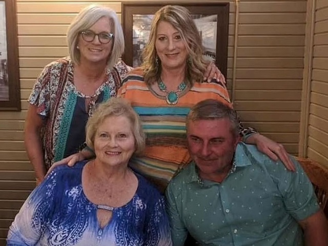 Gia đình bà Tina.