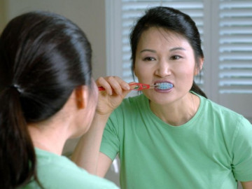 Đánh răng đều mỗi ngày nhưng răng vẫn ố vàng, đây là lý do bạn không thể ngờ tới