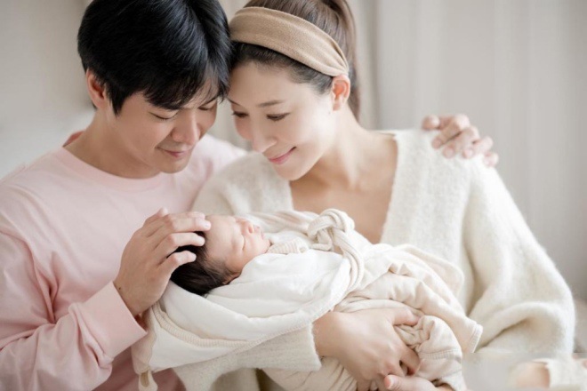 Sau khi chào đón con thứ 2 khỏe mạnh, Dương Di mới khoe tin vui với mọi người.