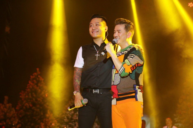 Đặc biệt, đây là lần đầu tiên nam ca sĩ song ca trở lại với Đàm Vĩnh Hưng kể từ liveshow 3H năm 2018.