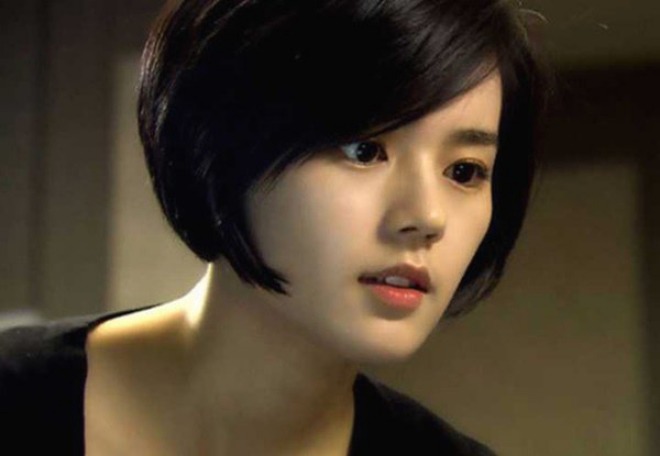 Nữ diễn viên cũng từng gây sốt khi đóng Ma nữ Yoo Hee.