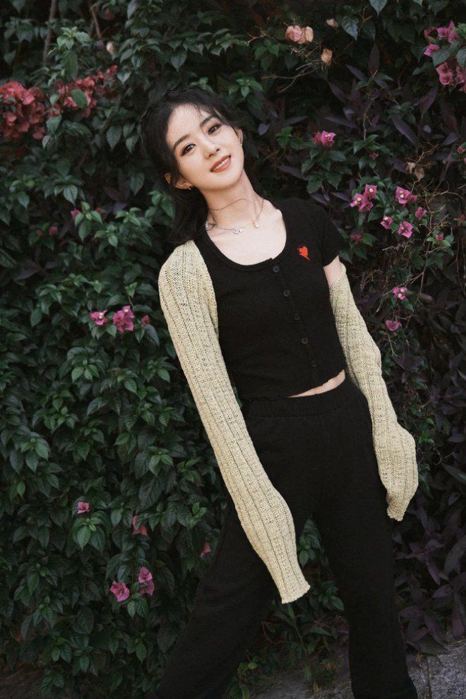 Nhiều người lo lắng cho tình hình sức khỏe của cô.