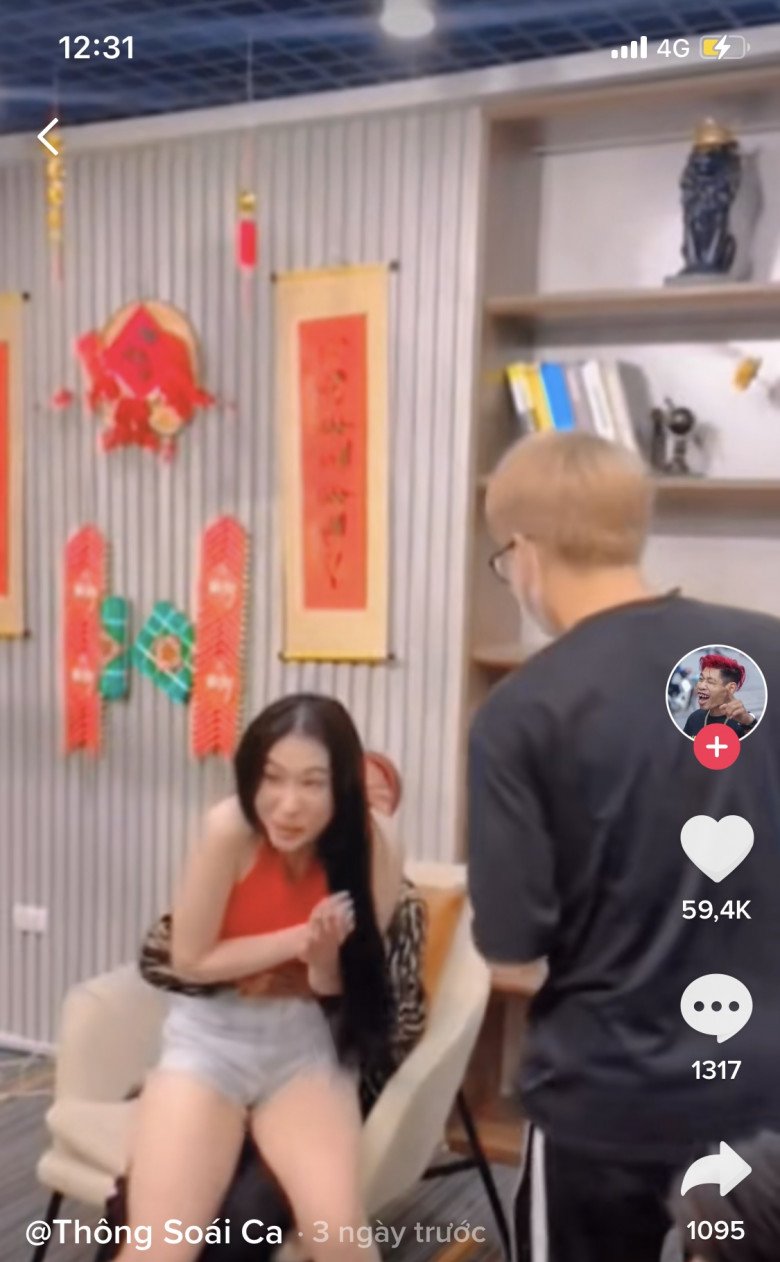 Hot Tiktoker Thông Soái Ca cố ý kéo cô gái trẻ ngồi lên đùi nhận amp;#34;bãoamp;#34; chỉ trích - 3