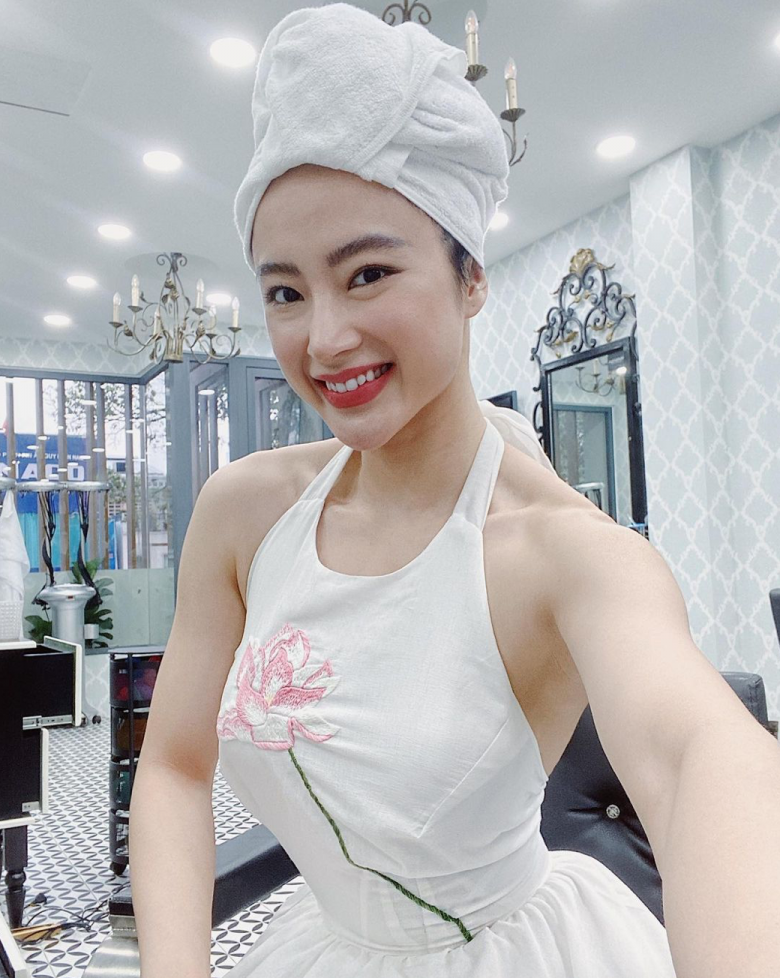 Angela Phương Trinh khoe mặt mộc dần lão hoá, chồng tương lai mê mẩn khen một bộ phận mướt mượt - 4