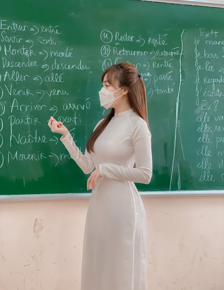 Xứng danh cô giáo gợi cảm nhất Việt Nam, Âu Hà My đi dạy diện áo dài trắng đẹp không thể tả - 6