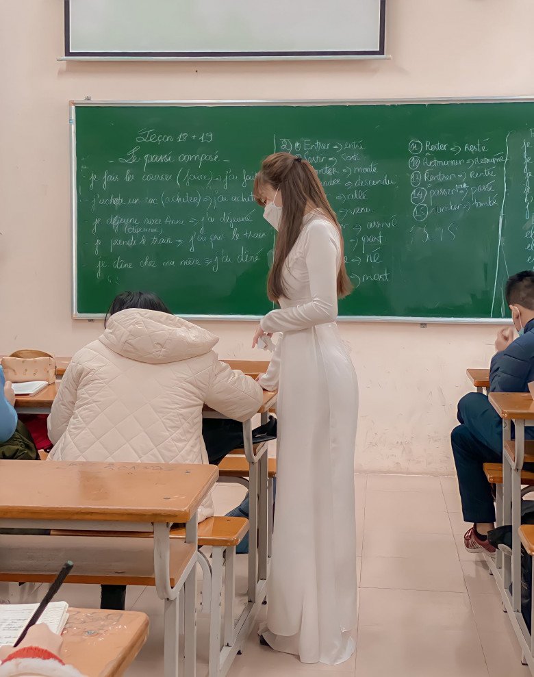 Xứng danh cô giáo gợi cảm nhất Việt Nam, Âu Hà My đi dạy diện áo dài trắng đẹp không thể tả - 5