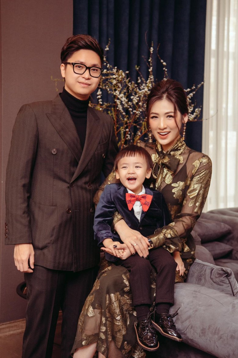 Con trai á hậu Tú Anh: 3 tuổi đẹp trai chuẩn hotboy Hàn Quốc, thích chế áo quần tấu hài - 1